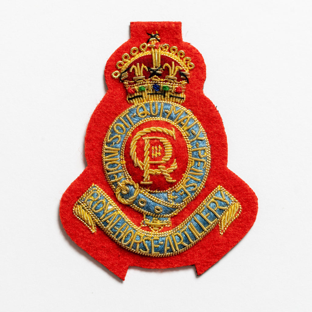 ROYAL HORSE ARTILLERY SIDE CAP BADGE ALL SCARLET BACKING AND CENTRE (4334335557704)