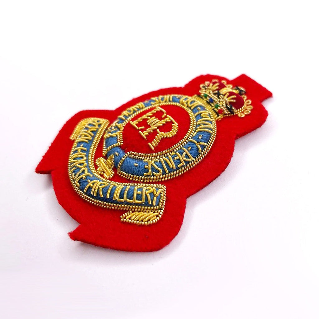 ROYAL HORSE ARTILLERY SIDE CAP BADGE ALL SCARLET BACKING AND CENTRE (4334335557704)